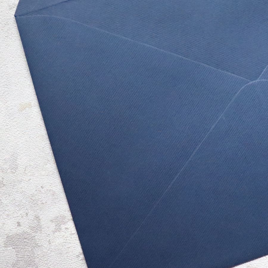 sobre-para-boda-conqueror-azul-marino